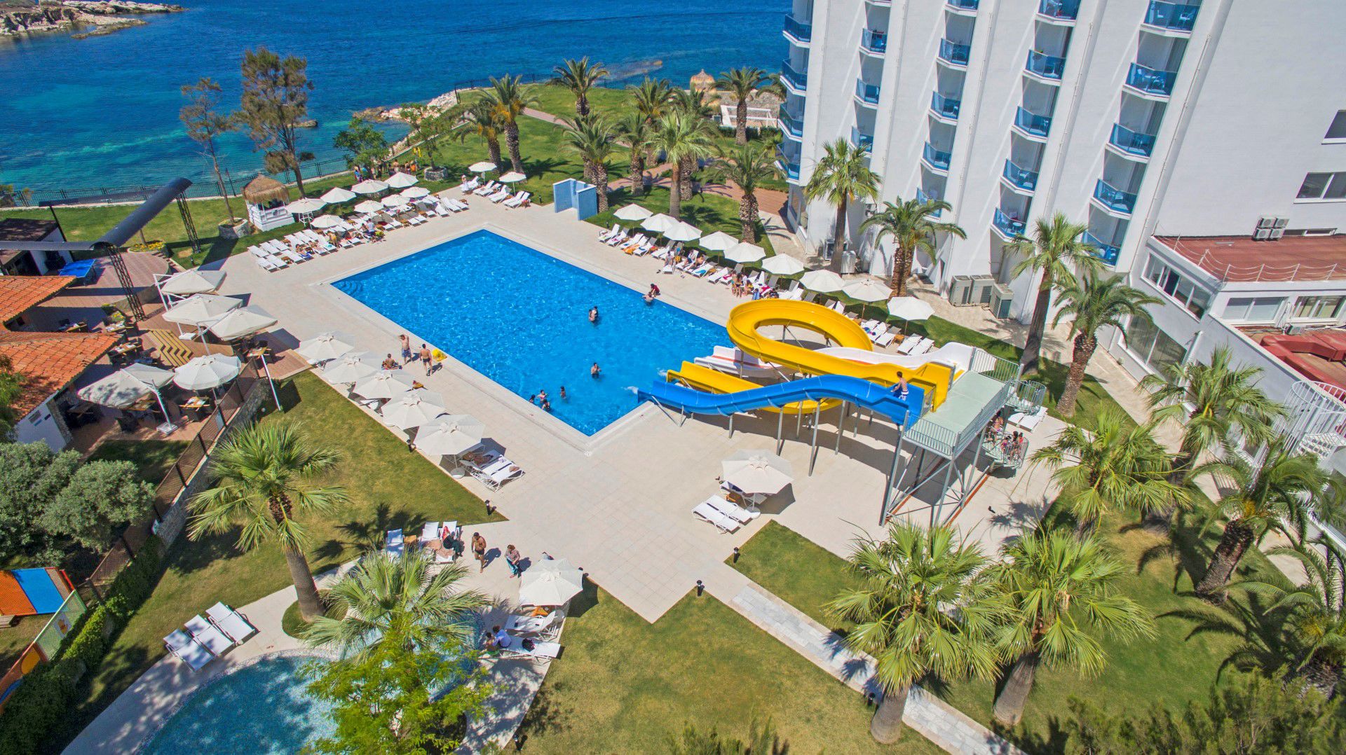 Le Bleu Hotel