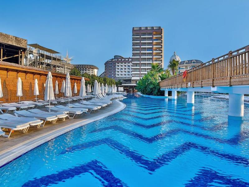 Hotel Saturn Palace Resort