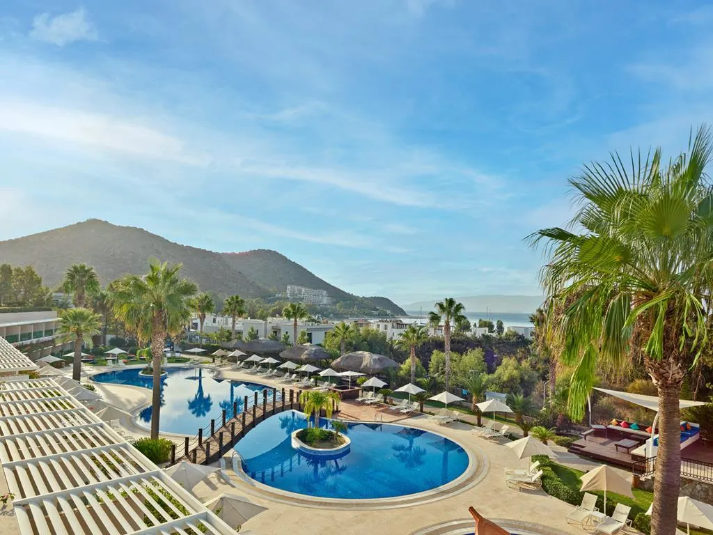 Bellazure Hotel