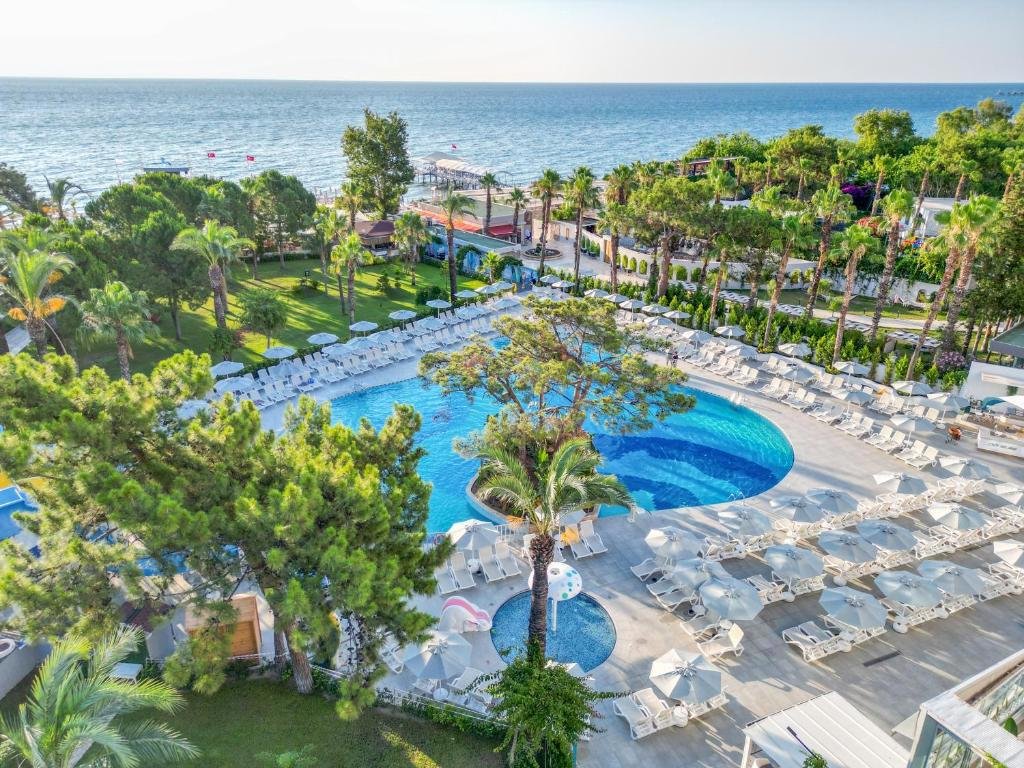 Catamaran Resort