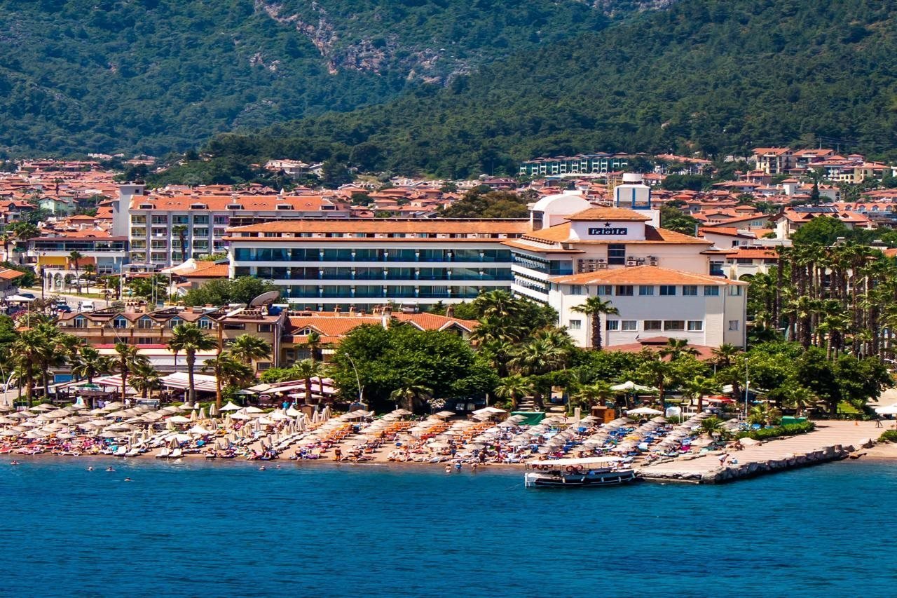 L'Etoile Beach Hotel