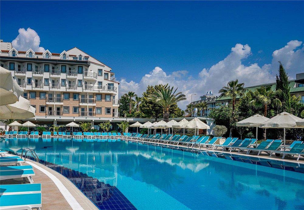 Side Aluna Hotel